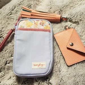 Small wristlet and extras